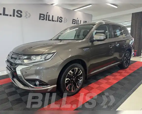 MITSUBISHI OUTLANDER INSTYLE LEÐUR/LÚGA