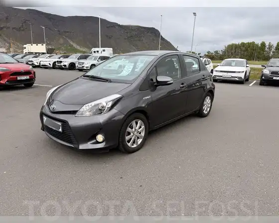 TOYOTA YARIS HYBRID ACTIVE