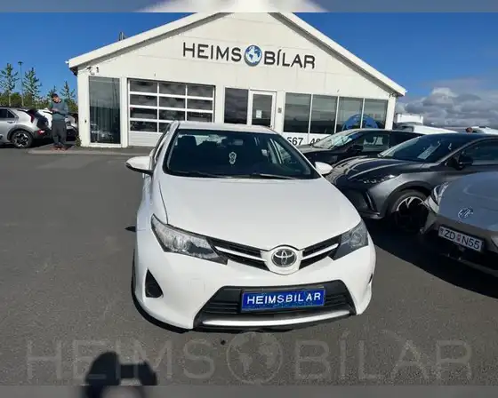 TOYOTA AURIS