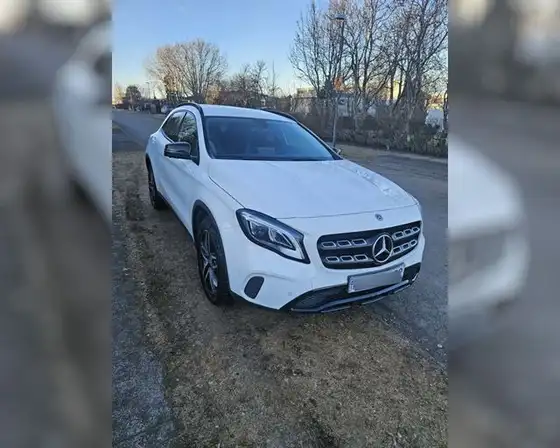 MERCEDES-BENZ GLA 220 D 4MATIC