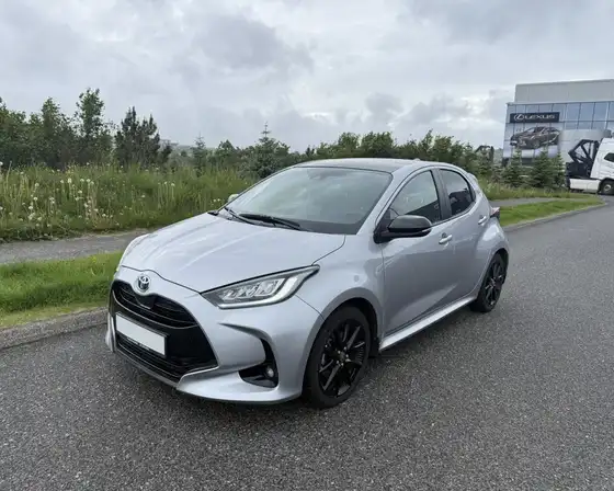 TOYOTA YARIS STYLE HYBRID PANORAMA