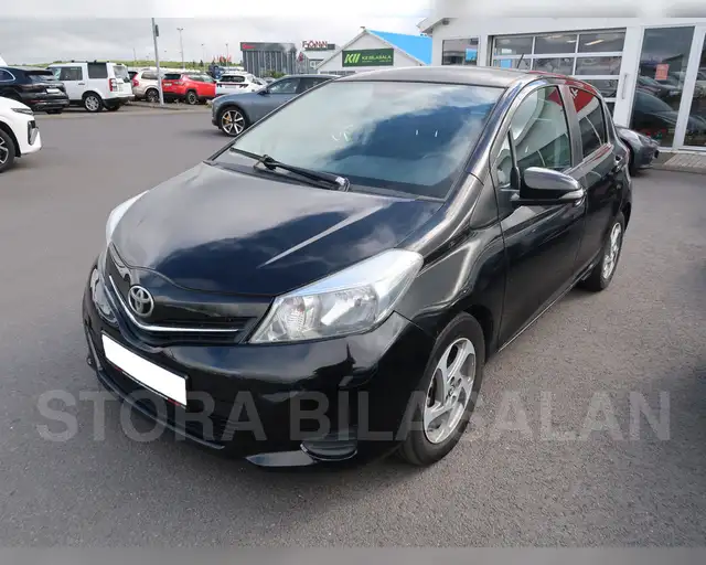 TOYOTA YARIS ACTIVE