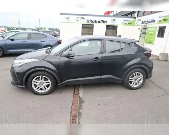 TOYOTA C-HR HYBRID