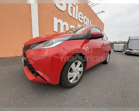 TOYOTA AYGO X-PLAY