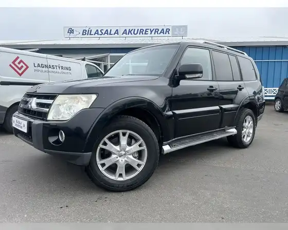 MITSUBISHI PAJERO