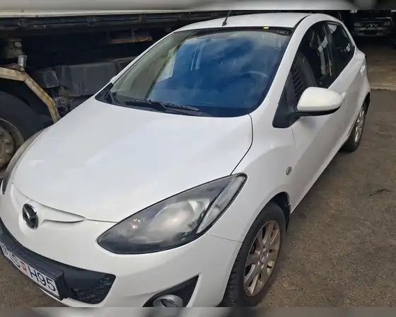 MAZDA 2