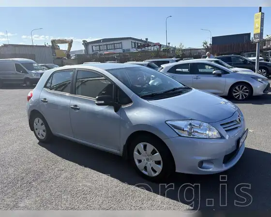 TOYOTA AURIS